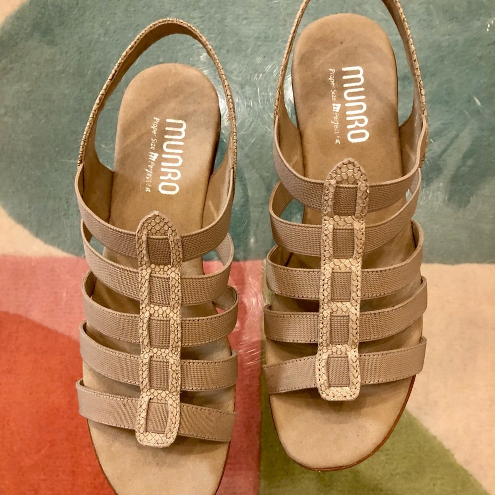 Munro Darian II Strappy Sandals Gold Print 8M